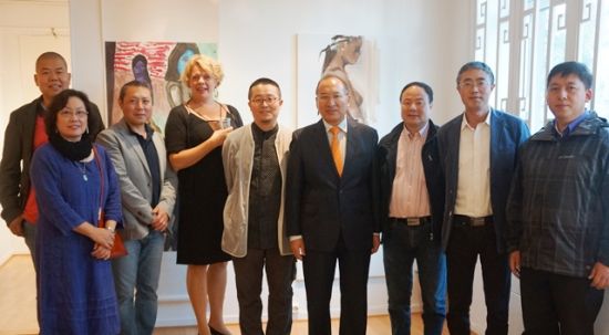 出席展览的中国驻挪威使馆及挪威同乡会会长