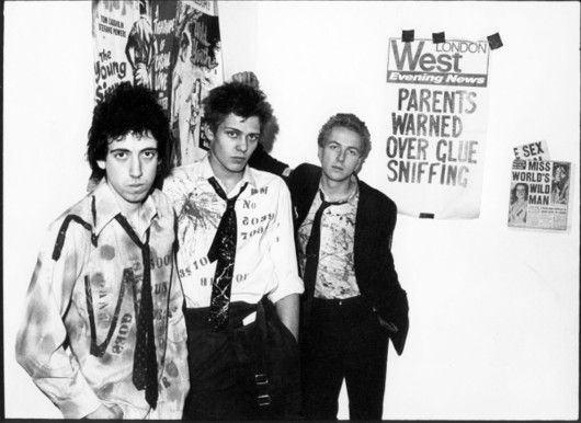 冲撞乐队（The Clash）是前朋克时期最具有开创意义的乐队之一