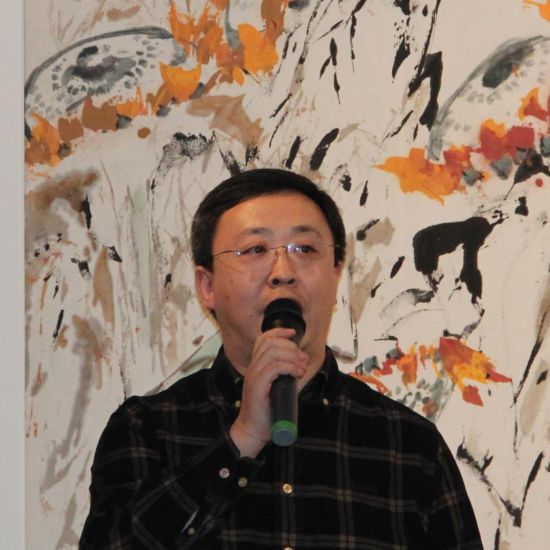 “九十正当春”刘伯骏指墨艺术展 策展人元盛文交所总经理黄熹。