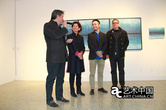 艺术8奖，这一中法文化艺术交流项目，自2011年创立以来，每年都由专业人士和收藏家组成的评委会评选出三位法国年轻艺术家来北京艺术8驻地创作并举办个展。他们所享有的不仅是为期三个月的驻地资格，还有实现创作目标所需的优厚工作条件。从2013年起，在爱马仕企业基金会的支持下，艺术8面向中国年轻创作者开展驻地交流项目，并于中央美术学院合作组织活动。 继承原中法大学的文化遗产，此奖项自创立以来，为中法两国的青年艺术家提供自由创作与交流对话的平台，连结传统与创新，搭建了中西文化艺术的桥梁。