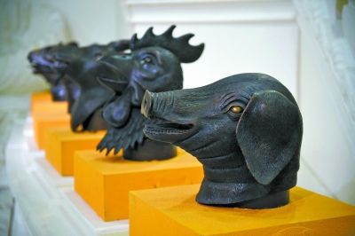 3月17日，“圆明重光”——圆明园文化展在海南省博物馆开展。图为展出的部分十二生肖兽首仿制品。新华社记者 郭 程 摄
