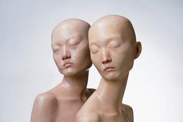 向京，《我们》（局部），2007年，玻璃纤维及涂料，68.9 x 19.69 x 27.56 英吋，175 x 50 x 70 cm 由艺术家及立木画廊（纽约及香港）提供。